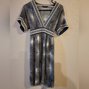 BCBG MAXAZRIA Black and White Silk Kimono Dress Size XS